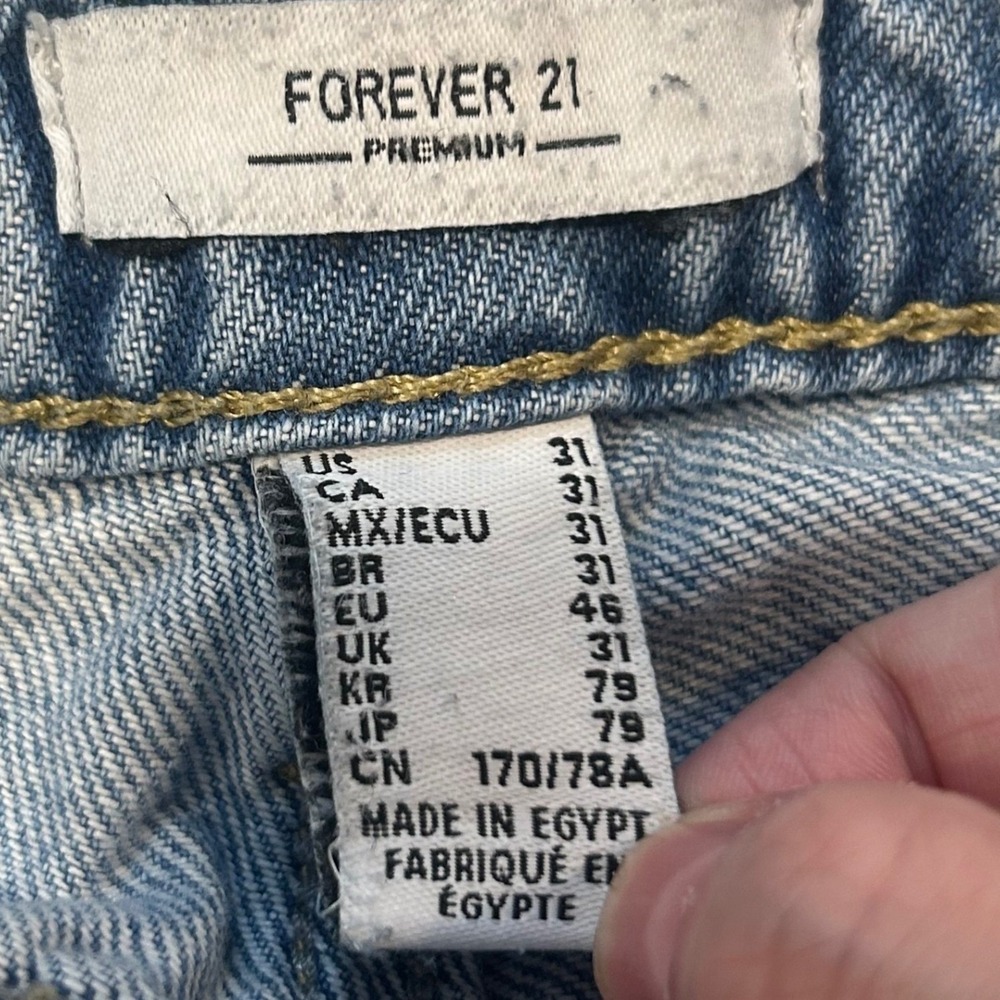 Forever 21 Premium‎ Light Wash Distressed Mom Jeans Size 31x28 - Picture 6 of 9
